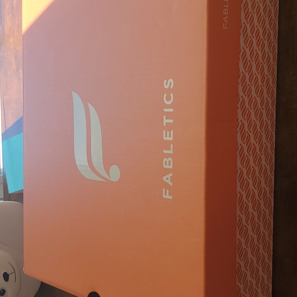 Fabletics Sneakers - Picture 3 of 3